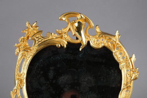 Miroir à poser en bronze doré de style Louis XV