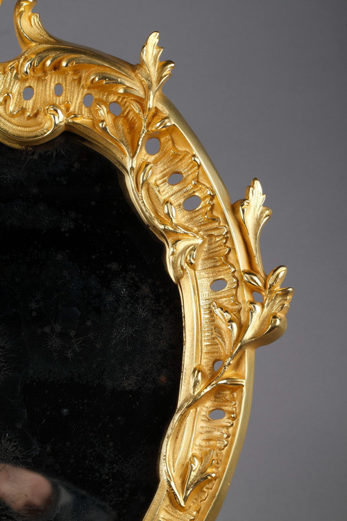 Miroir à poser en bronze doré de style Louis XV