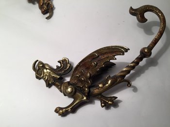 Zierbronzen aus dem 19. Geflügelte Drachen im Kopf von Edouard Lièvre.