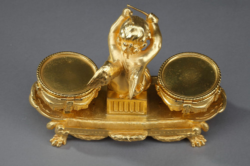 Encrier en bronze doré, "L'Amour timbalier", de style Louis XVI