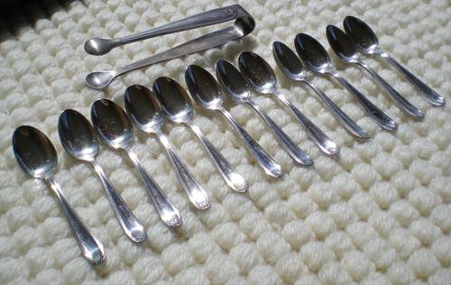 Christofle box: 12 espresso spoons + sugar tongs, Coquille Bérain model, silver-plated metal