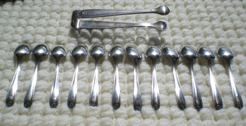 Christofle box: 12 espresso spoons + sugar tongs, Coquille Bérain model, silver-plated metal