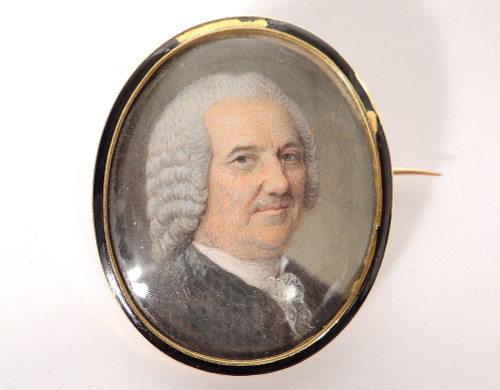 Miniature Oval Mother-of-Pearl Noble 18th Century Portrait Brooch 18K Solid Gold Enamel