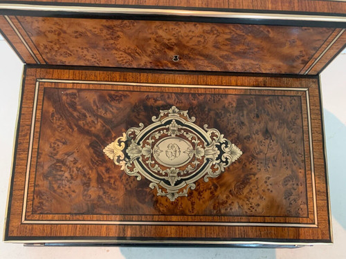 Napoleon III writing desk in marquetry and cedar burr 19th century