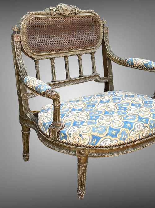 POLTRONA "MARQUISE" IN LEGNO DIPINTO E SCULTURATO DEL XIX SECOLO IN STILE LOUIS XVI