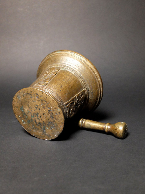 Fleurdelysé mortar and pestle - France 17th century