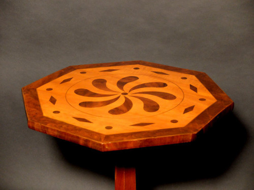 Restoration pedestal table in marquetry