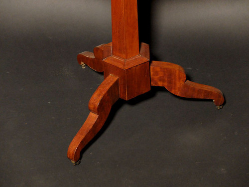 Restoration pedestal table in marquetry