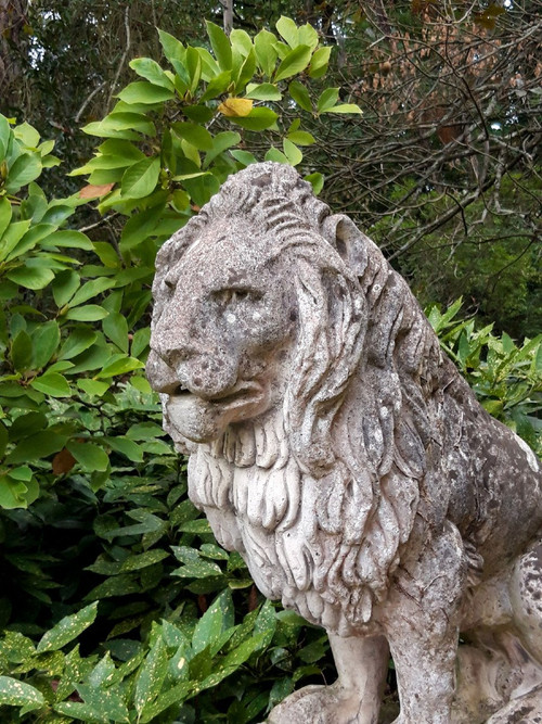 Lion de jardin en pierre