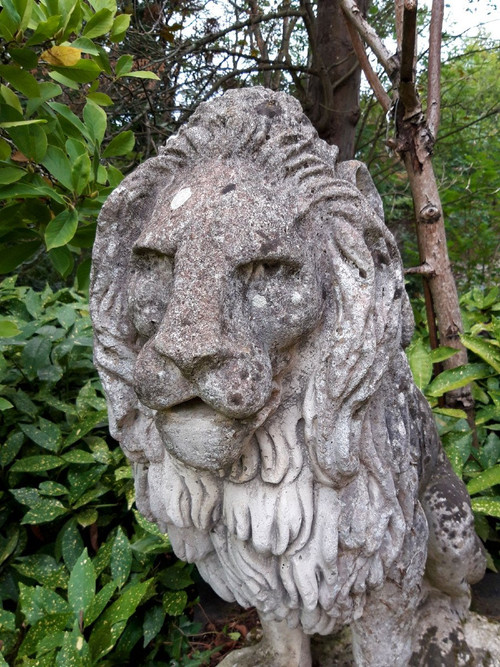 Lion de jardin en pierre