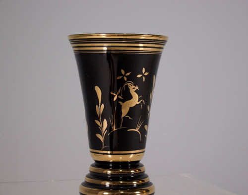 Nova Malines: Vaso di ialite con antilope