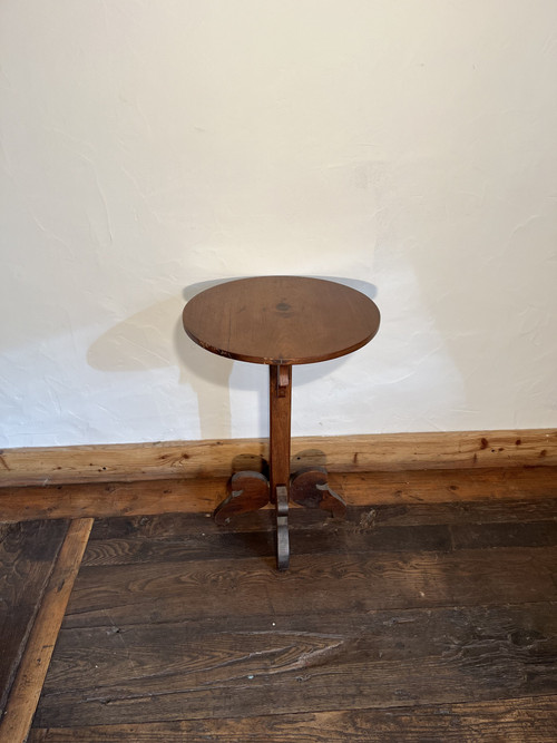 1800 walnut round coffee table