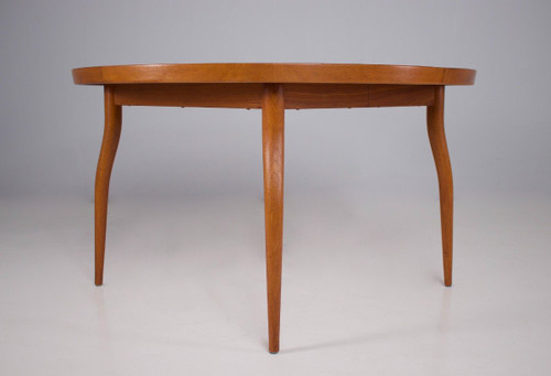 Finn Juhl: Nv-56 Extendable Round Table.