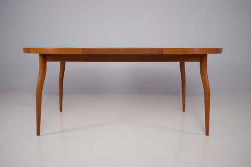 Finn Juhl: Nv-56 Extendable Round Table.