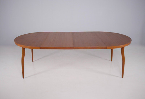 Finn Juhl: Nv-56 Extendable Round Table.