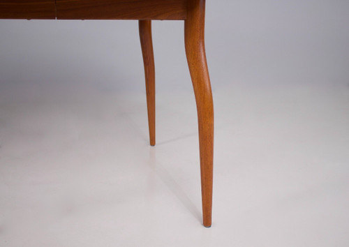 Finn Juhl: Nv-56 Extendable Round Table.