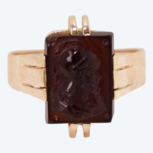 Signet ring in pink gold and cameo on agate