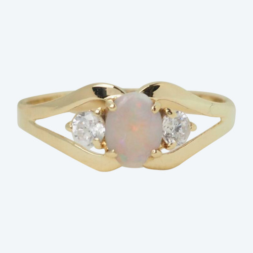 Vintage ring in yellow gold and Opal