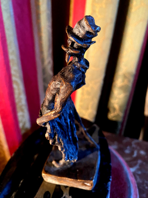 Bronze desk with Daumier's Ratapoil image in lost wax, early 20th century, on marble pen stand.