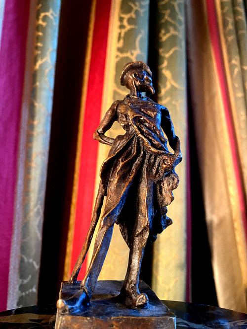 Bronze desk with Daumier's Ratapoil image in lost wax, early 20th century, on marble pen stand.