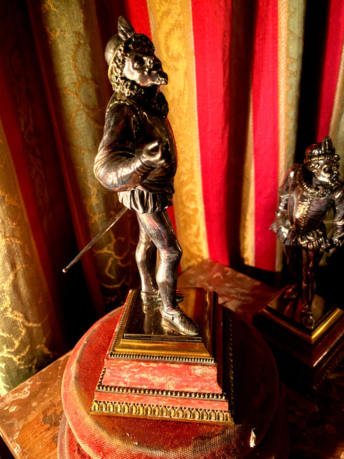 Two silver bronzes "Les Mignons Duellistes" statuettes by Emile Guillemin on rhodochrosite base