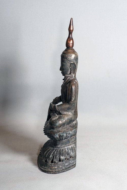 BOUDDHA en bronze de Birmanie style AVA