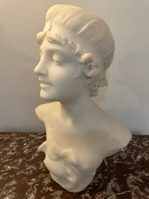 WOMAN'S BUST IN MARBLE 19th century