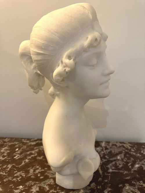 WOMAN'S BUST IN MARBLE 19th century