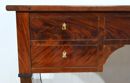 Important Property Desk in mahogany burl, Restoration period - Early 19th century