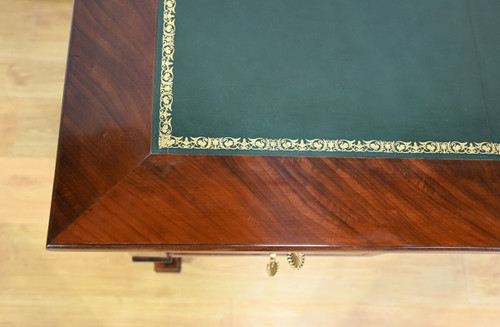 Important Property Desk in mahogany burl, Restoration period - Early 19th century