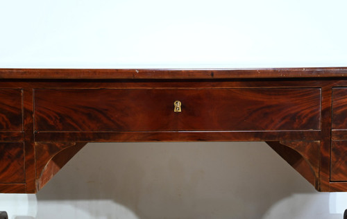 Important Property Desk in mahogany burl, Restoration period - Early 19th century