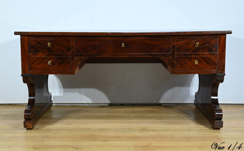 Important Property Desk in mahogany burl, Restoration period - Early 19th century