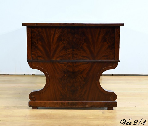 Important Property Desk in mahogany burl, Restoration period - Early 19th century