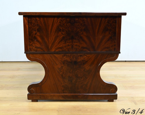 Important Property Desk in mahogany burl, Restoration period - Early 19th century