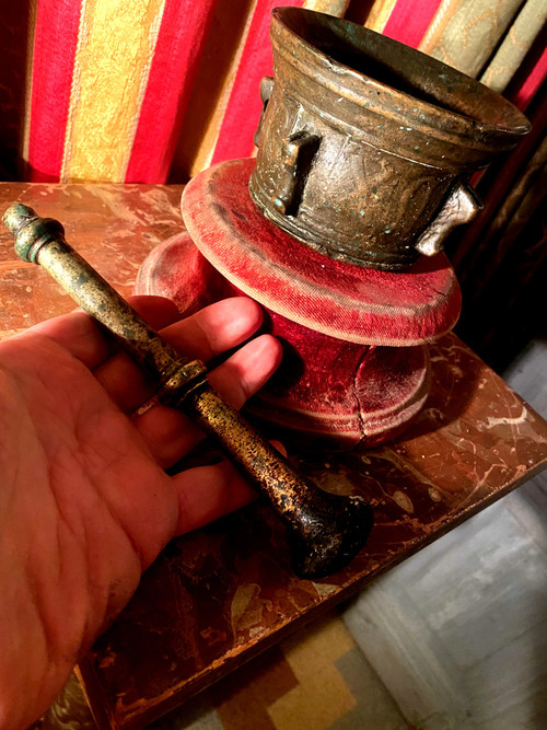  Very rare bronze mortar with apothecary proboscis and pestle from the 16th century, original patina