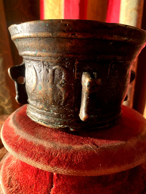  Very rare bronze mortar with apothecary proboscis and pestle from the 16th century, original patina