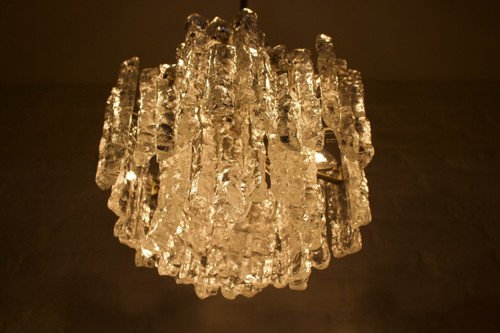 Kalmar “Ice Glass” chandelier.