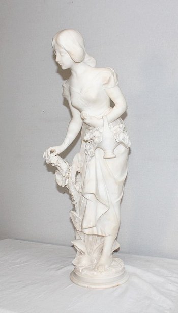 Grande Scultura in Alabastro "Ragazza con cesto di fiori" - 1900