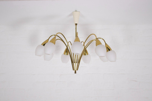 Vereinigte Werksätten: Modernist Chandelier In Brass And Opalines.