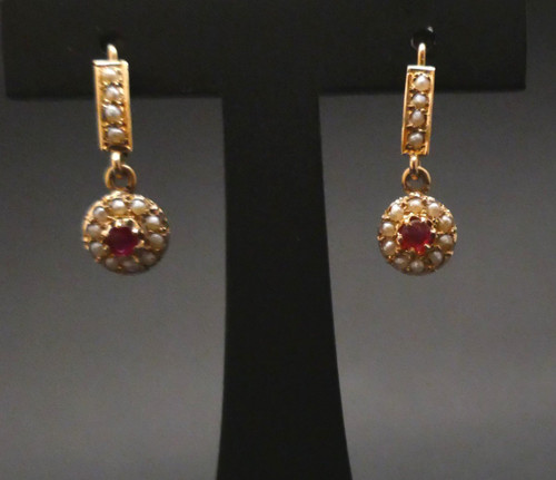 Dormeuses Pearls and Red Stone, 18-carat gold.