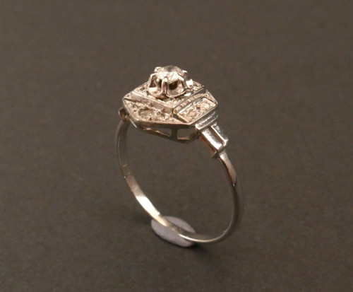 Diamond ring, Art Deco period.