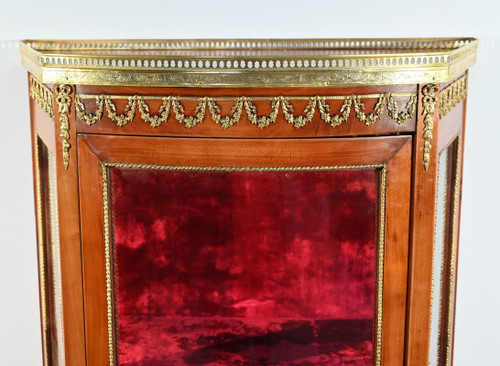 Small Showcase in Light Cherry, Louis XV/Louis XVI Transition – Early 20th Century