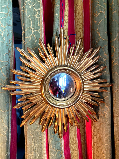 Witch sun mirror in gilded wood from the 1960s, modest in size, in good condition