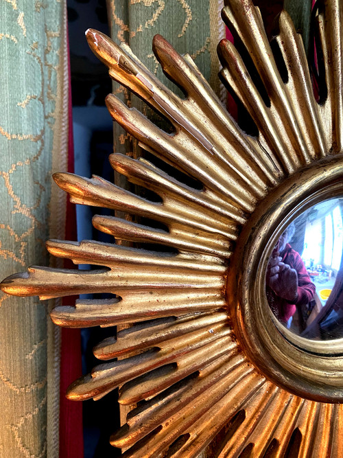 Witch sun mirror in gilded wood from the 1960s, modest in size, in good condition