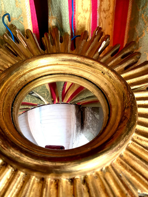 Witch sun mirror in gilded wood from the 1960s, modest in size, in good condition