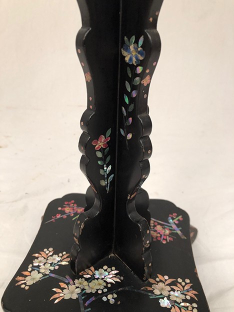 Napoleon III tilting pedestal table, blackened burgundy wood decorated with flowers