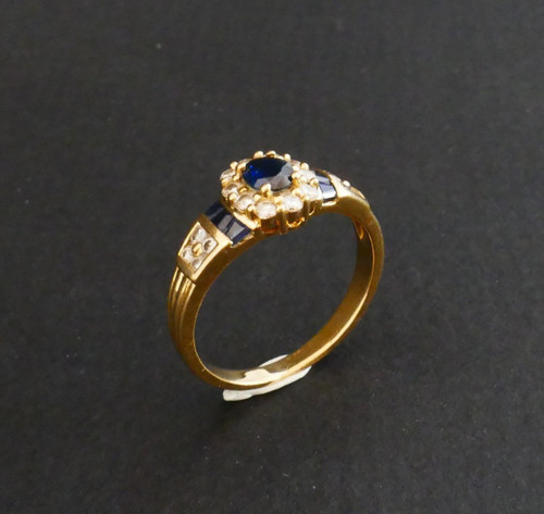 Ring Saphire Und Diamanten, 18 Karat Gold.