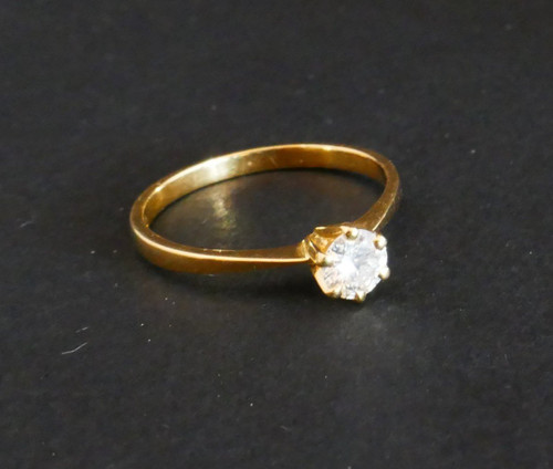 Diamond Solitaire Ring: 0.31 Carat.