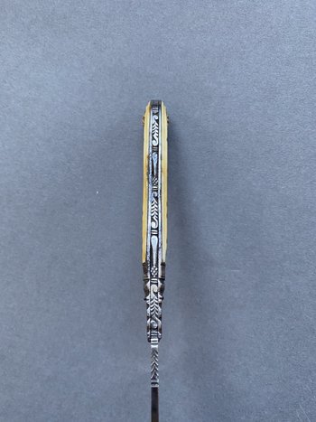 Elegante COLTELLO PIEGHEVOLE di Huillier Lama dritta in acciaio con un bordo, appoggio caratteristico