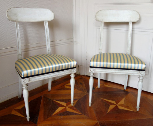 Pair of elegant Directoire-period etruscan chairs in the Jacob taste